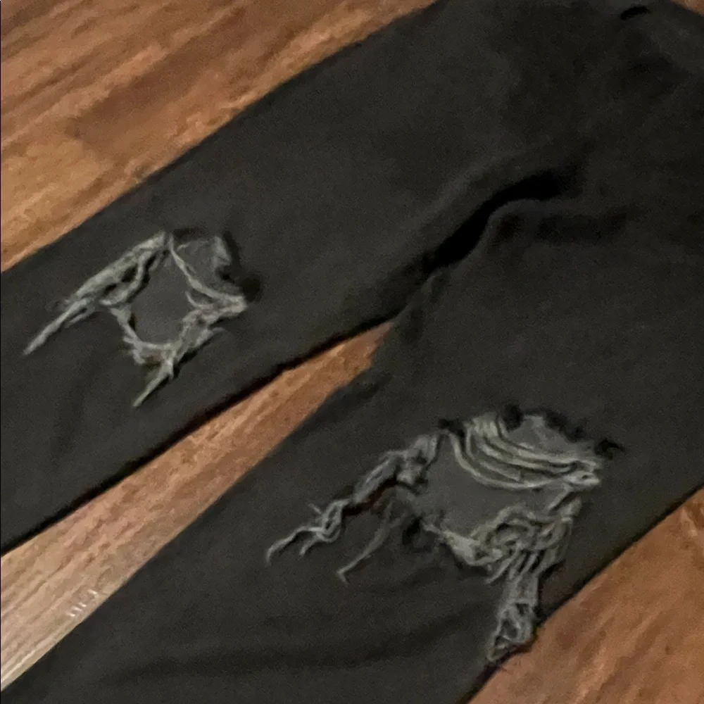 Size 32 Maggie Distressed Black Women Jeans - Picture 4 of 12